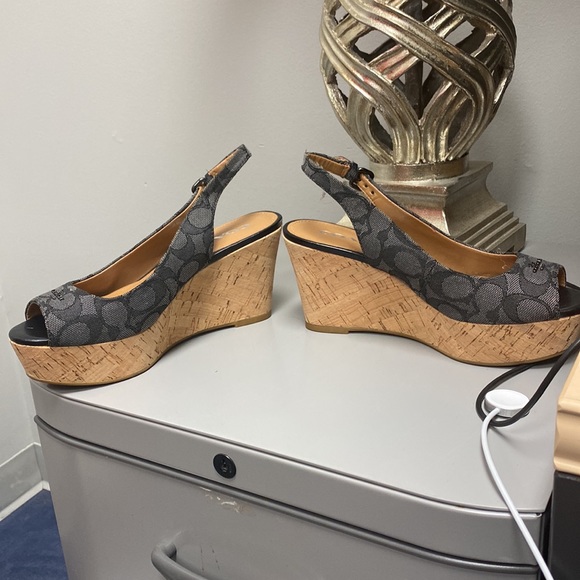 Coach wedges size 6 - Picture 4 of 4